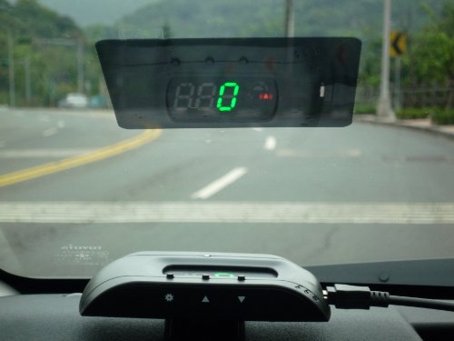 GPS-Head-Up-Display-Speedometer-quick-and-easy-installation-0-3